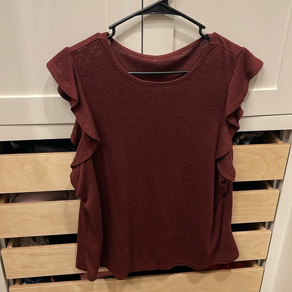 Maroon tshirt with ruffle short sleeves.